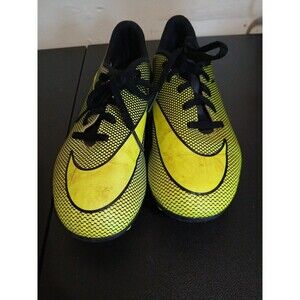 NIKE BRAVATA II FG Youth Size 5  Black/Volt soccer cleats